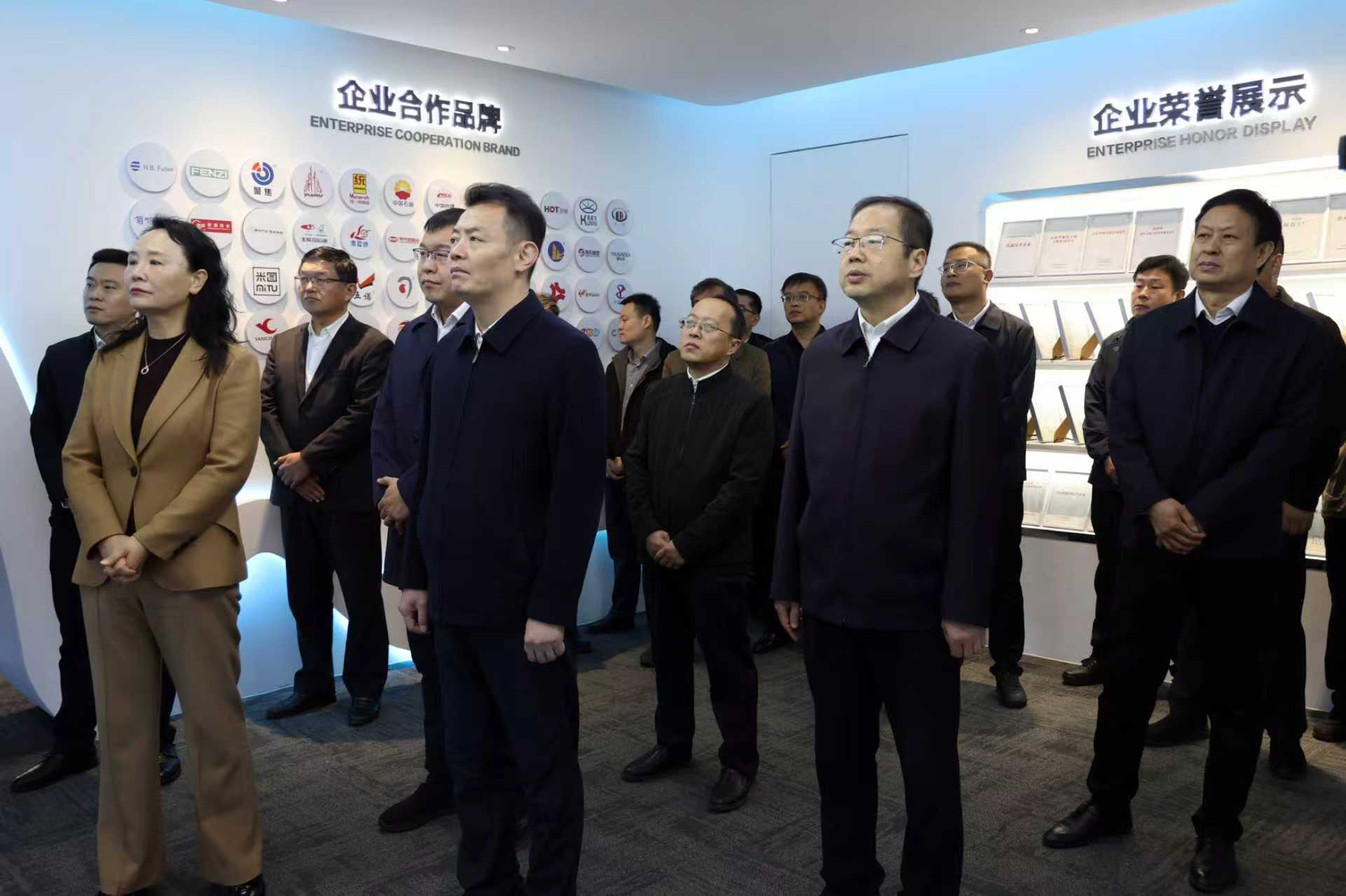 2025年10月28日縣委副書記、縣長張小帆，縣政協(xié)主席劉忠亮等到公司調研人才隊伍建設相關情況